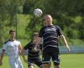 Bild: otr
Augen zu beim Kopfball? Machts nichts. Der Neusorger Thomas Bergmann ist bei diesem Luftkampf Herr der Lage. Der SV Neusorg gewann etwas überraschend beim TSV Pressath mit 2:0.