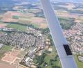 Bild: Günter Zagel
Der Blick aus einem Flugzeug zeigt, wie Hahnbach wächst - vorn in der Mitte sind die Vorbereitungen am neuen Baugebiet erkennbar.