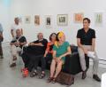 Bild: Dagmar Williamson
Kunstfreunde freuen sich über die kurze Ansprache im Kulturstift. Marcus Trepesch (rechts), ein Mann von wenigen Worten, eröffnet die Ausstellung von Monika Ritter (Zweite von rechts) und Harri Schemm (Vierter von rechts).