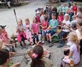 Bild: njn
Nach der gut einstündigen Wanderung ließen sich die Kinder und Jugendlichen Stockbrot und Würstchen am Lagerfeuer schmecken.