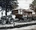 Repro: Petra Hartl
Dieses Bild hängt im Meier’schen Anwesen in Stockau. Gemalt hat es der Künstler nach einer Fotografie. Es zeigt Josef Meier mit seiner zweiten Dreschmaschine und einen vorgehängten Schlepper auf dem Weg zur Arbeit. Bei Glatteis wurden die Eisenreifen der Maschine zum Problem.