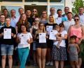 Bild: exb
Die Prüflinge des Kolping-Bildungswerks mit ihren Ehrengästen. Sie alle freuen sich, dass sie nun einen Abschluss in der Tasche haben.