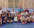 Bild: u
40 Kinder nahmen in der Turnhalle des Conrad-Sportvereins am Ferienprogramm teil. Vorsitzender Holger Bauroth (Mitte) und sein Helferteam hatten dort einen Parcours aufgebaut.