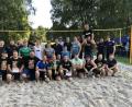 Bild: exb
Insgesamt 13 Mannschaften waren beim Beach-Volleyball-Turnier am Moorweiher dabei. Im Bild die Vertreter der besten Teams mit den Veranstaltern.