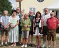Bild: exb
Über Preise durften sich die besten Teilnehmer des Dirndl- und Lederhosenturniers freuen, das der GC Stiftland zugunsten des Rettungszentrums Regional (RZR) Oberpfalz-Nord ausrichtete. Im Bild (von links) Dr. Mathias Kalkum vom RZR, Hans Rummel und Karin Neidhardt, Robert Kutzer, Verena Kutzer, Michaela Köppel-Lamberts und Stefan Lamberts, Karin Fischer und Robert Fischer sowie GC-Vizepräsident Herbert Bäuml.