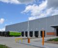 Bild: rti
Die neue Logistikhalle der Ziegler Group in Wiesau ist fertiggestellt. Als erster Kunde wird dort die Mühlmeier GmbH & Co. KG aus Bärnau hauptsächlich Produkte aus der Schweiß- und Mahltechnik einlagern.