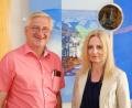 Bild: njn
Die Unterstützung der Stadt in ihrem neuen Aufgabenfeld sagte (von links) zweiter Bürgermeister Johannes Reger der neuen Rektorin Sabine Graser zu.