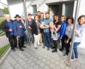 Bild: hai
Christine Lubig-Schmidt, Manuela Reiß, Elena Schumacher (von rechts), Erich Porsch, Pfarrer Klaus Hartfelder, Heidi Lauterbach, Kornelia Olischer, Elke Bundscherer, Tobias Krodel und Stefan Steininger bereiteten Pfarrer Hannes Kühn, dessen Tochter Marlene und Ehefrau Andrea (von links) einen herzlichen Empfang.