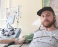 Bild: Tom Wenisch/exb
Tom Wenisch hat vor einigen Tagen in einer Dresdner Klinik Stammzellen gespendet. Über drei Stunden saß er an einer Art Dialysegerät, das ihm aus dem Blut die Stammzellen filterte.