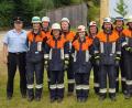 Bild: u
Neun Aktive der Feuerwehr Steiningloh-Urspring bestehen die Leistungsprüfung Gruppe im Löscheinsatz (von links): Kreisbrandinspektor Martin Schmidt, Gruppenführerin Heike Giehrl, Zweiter Kommandant Josef Giehrl, Kathrin Fischer, Tobias Lobenhofer, Christina Pfab, Martin Amann, Matthias Fischer, Sebastian Lobenhofer, Jakob Stauber, Michael Pfab, 1. Kommandant Ludwig Fischer, Kreisbrandmeister Marco Weiß und Schiedsrichter Horst Kellner.