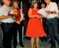 Bild: gio
Die Freudenberger Bauernbühne zeichnet eine Schauspielerin für 25 Jahre Mitwirken aus (von links): Spielleiter Benno Schißlbauer, Vorsitzender Norbert Altmann, Jubilarin Monika Altmann und Heiner Balk als Vertreter des Verbands Bayerischer Amateurtheater.