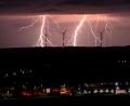Bild: Charlotte Wiesent
Beeindruckendes Naturschauspiel: Blitze zwischen den Winderädern von Wappersdorf.