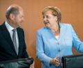 Bild: Michael Kappeler/dpa
Die Nähe zu Bundeskanzlerin Angela Merkel (CDU) in der Groko ist für Olaf Scholz eine Belastung im Kampf um den SPD-Vorsitz.