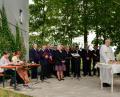 Bild: fdl
Die Bäume und Pflanzen am Fuße des Aussichtsturm bilden einen herrlichen Rahmen für den von Ruhestandspfarrer Konrad Kummer zelebrierten Festgottesdienst in freier Natur.