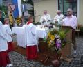 Bild: bjp
Zum Schluss des von Pfarrer Edmund Prechtl und Stadtpfarrer Gerhard Pausch aus Weiden konzelebrierten Festgottesdienstes begrüßt Kapellenbauvereins-Vorsitzender Josef Nickl (am Ambo) die Besucher des Pichlberger Patroziniumsfestes.