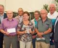 Bild: sön
Bürgermeister Erwin Geitner (rechts), gratulierte den Gewinnern beim Senioren-Quiz Josef Schön, Gerhard Gattaut, Maria Hofmann und Walter Foschum (vorne von links). Franziska Haas hatte die Fragen Ausgeknobelt, Landrat Richard Reisinger übergab stabile Einkaufstaschen an Xaver Riepl, Anna Reinwald und Johann Fink (hinten von links).