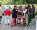 Bild: ral
Vor dem Gottesdienst konnten die Besucher Kräuterbuschen kaufen - wie üblich zu Mariä Himmelfahrt