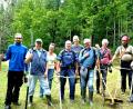 Bild: es
Toni Wolf (Vierter von rechts) leitete am Samstag den Arbeitseinsatz der BN-Ortsgruppe Tännesberg in der Forstwiese.