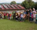 Bild: wro
22 Buben und Mädchen meldeten sich zum Ferienprogramm der Waldershofer Naturfreunde an. In Rodenzenreuth warteten bereits die Familie Wegmann (links) und deren Tiere auf sie.