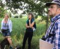 Bild: exb
Franz Gebert führt die Teilnehmer der Exkursion des Bund Naturschutz durch sein Teichgebiet.
