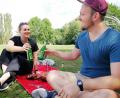 Bild: anv
Prost! Ein Picknick am Landesgartenschau kann den Nachmittag rund um Amberg versüßen.