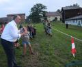 Bild: wro
Den Seilziehwettbewerb leitete auf originelle Art Josef Franz, der mit seiner Klarinette, den „Startschuss“ gab.