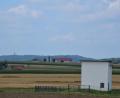Bild: upl
Eine Pumpstation der Stadtwerke Amberg bei Hiltersdorf (im Hintergrund der Mariahilfberg). Trinkwassergewinnung und intensive Landwirtschaft - wie passt das zusammen?