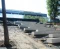 Bild: Gabi Schönberger
Beim ersten Bauabschnitt ist ein Großteil der Betonfassade aus den 1970er-Jahren hinter spiegelnden Alu-Verbundplatten verschwunden. Bis zu den Herbstferien sollen die Arbeiten in diesem Bereich fertig sein, erklärt Kreisbaumeister Werner Kraus. Die Arbeiten im zweiten Bauabschnitt sollen bis Frühjahr 2021 andauern.