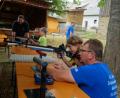 Bild: sgs
Bei den Bambini war am Lichtgewehr noch "Schützenhilfe" angesagt.