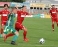 Bild: gb
Wichtige Partie für den SV Mitterteich: Die Lang-Truppe gastiert am Sonntag bei Tabellennachbar 1. FC Herzogenaurach. Das Bild zeigt eine Szene mit Jonas Federer (grünes Trikot) im letzten Heimspiel gegen den 1. SC Feucht (0:3).