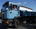 Bild: fua
Rupert Leiß ist mit 85 Jahren immer noch so viel mit seinem LKW unterwegs, dass er monatlich 30 Tausend Liter Diesel tanken muss.