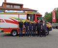 Bild: dpe
Die Gebenbacher Feuerwehrleute Tobias Milde, Christian Weber, Jürgen Heinz, Thomas Schöpf und Georg Wisneth sowie Bürgermeister Peter Dotzler (von links) übernahmen das neue Mittlere Löschfahrzeug (MLF) der FFW Gebenbach-Kainsricht.