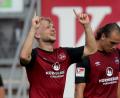 Bild: Daniel Karmann/dpa
Neuzugang Johannes Geis (links neben Neu-Stürmer Michael Frey) war der Matchwinner beim Sieg des 1. FC Nürnberg gegen den VfL Osnabrück.
