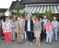 Bild: fjo
Zum 90. Geburtstag gratulieren Manfred Labitzke (Mitte) neben Bürgermeisterin Margit Kirzinger (Fünfte von rechts) OWV-Vorsitzender Andreas Neuber (links) und Vorstand Eugen Woppmann junior (Zehnter von links) vom Pfrentscher Spickerverein.