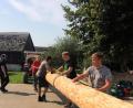 Bild: bjo
Viel gearbeitet hatten die Kirwaburschen beim Baumschnitzen (bjo)