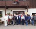 Bild: Anton Ebner
Die bayerischen Milchschafhalter besuchten den Bio-Schafhof von Erika Ertel (hinten rechts) und Gerhard Ertel (Vierter von links)
