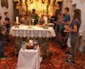 Bild: ral
Im Familiengottesdienst, den Pater Charles mit Kindern und Jugendlichen gestaltete, drehte sich alles um den Guglhupf.