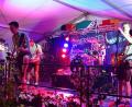 Bild: hai
Die Lederhosen Lackl spielen bei der Zeulenreuther Kirwa auf.