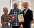 Bild: Stefanie Gradl
Zweiter Bürgermeister Thorsten Grädler (rechts) überbringt Marianne und Adolf Lehner die Glückwünsche der Stadt Vilseck.