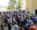 Bild: swo
So gut gefüllt und bis auf den letzten Platz besetzt dürfte der Mausberg in und vor der Kirche auch am kommenden Sonntag sein, wenn Bischof Dr. Rudolf Voderholzer die Festwoche um 10 Uhr eröffnet.