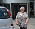 Bild: Lowak
Angela Erfurt (71) ist gehbehindert und auf Krücken angewiesen.