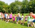 Bild: es
Für das Seilziehen kann man trotz Computerspielen viele Kinder auch heute noch begeistern.