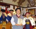Bild: hl
Knappe Peter mit seinem Leibritter Konrad von Winterstetten, bei der Übergabe der Urkunde für die Ernennung zum Leibknappen.