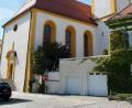 Bild: exb
Am heutigen Freitag lädt Kirchenmusiker Michael Koch um 19 Uhr zur Geistlichen Abendmusik in der Alten Pfarrkirche mit dem Dekanatschor des Dekanates Nabburg und mit Musik für Trompete und Orgel ein. Am Kirchweihsonntag findet dort um 8.30 Uhr ein Gottesdienst mit dem Kirchenchor statt.