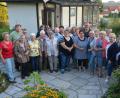 Bild: jr
Der Großteil der rund 40 ehrenamtlichen Betreuer des Resl-Gartens hatte sich jetzt bei einem Helferfest versammelt. Mit im Bild Barbara Wenisch (Vierte von links), die die Einteilung vornimmt und damit sicherstellt, dass der Garten täglich von 10 bis 18 Uhr geöffnet sein kann.