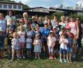 Bild: jr
24 Kinder beteiligten sich zum Abschluss des gemeindlichen Ferienprogramms an einer Aktion des Landvolks Leonberg. Die Kinder erlebten einen schönen Nachmittag mit Bimmelbahn-Fahrt, Minigolfspielen und Spielen am Erlebnisspielplatz. Den Dank der Gemeinde überbrachte Jugendbeauftragte Tanja Wettinger (Dritte von links).