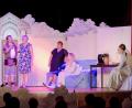 Bild: rha
Die zehn Laiendarsteller der Stadtbühne Vilseck, die im Vorzimmer bei Petrus Premiere feiern, überzeugen mit ihren schauspielerischen Talenten. Der „Termin bei Petrus“ macht Lust auf mehr. Für die letzten drei Vorstellungen sind noch Karten erhältlich.
