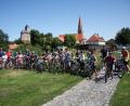 Bild: wro
Die Jugendbeauftragte Alexandra Hasenfürter (links im roten T-Shirt) organisiert immer die Radtour und fährt auch selber mit.