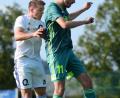 Bild: Schrems
Marco Kießling erzielte beide Treffer beim 2:1-Erfolg des SV Mitterteich gegen die SG Quelle Fürth. Das Bild zeigt den Torjäger (rechts) im Kopfballduell mit dem Fürther Lucas Werner.