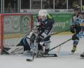 Bild: gb
Die Blue Devils verloren das erste Vorbereitungsspiel gegen HC Most Lvi mit 2:5. Hier taucht der Kanadier Chase Clayton vor dem Keeper der Tschechen, Lukas Hosnedl, auf.
